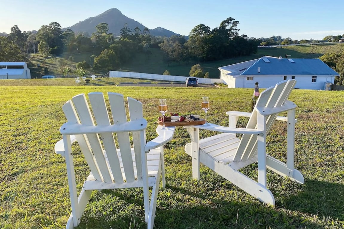 Sunshine Coast Hinterland Farm Stay in Lake Macdonald, QLD